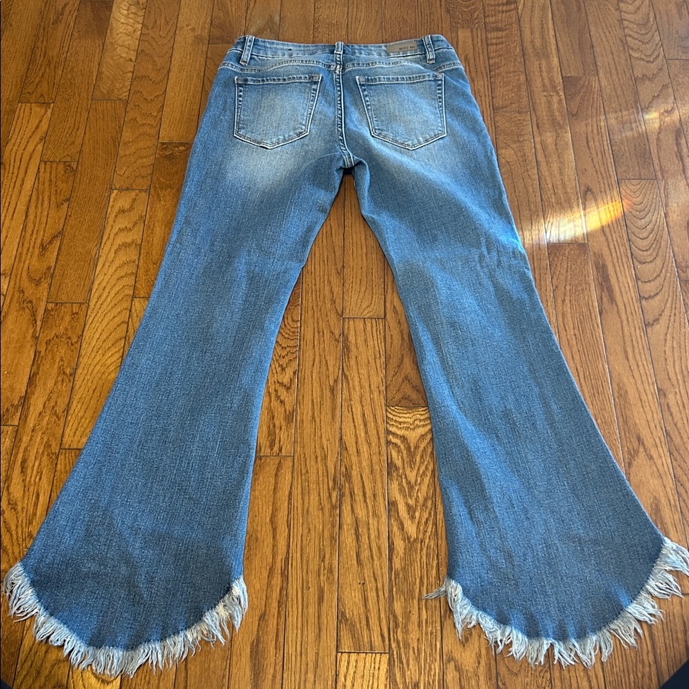 Miss Me Crop Flare Distressed Jeans with Flared Frayed Hems size 28 - Picture 5 of 5